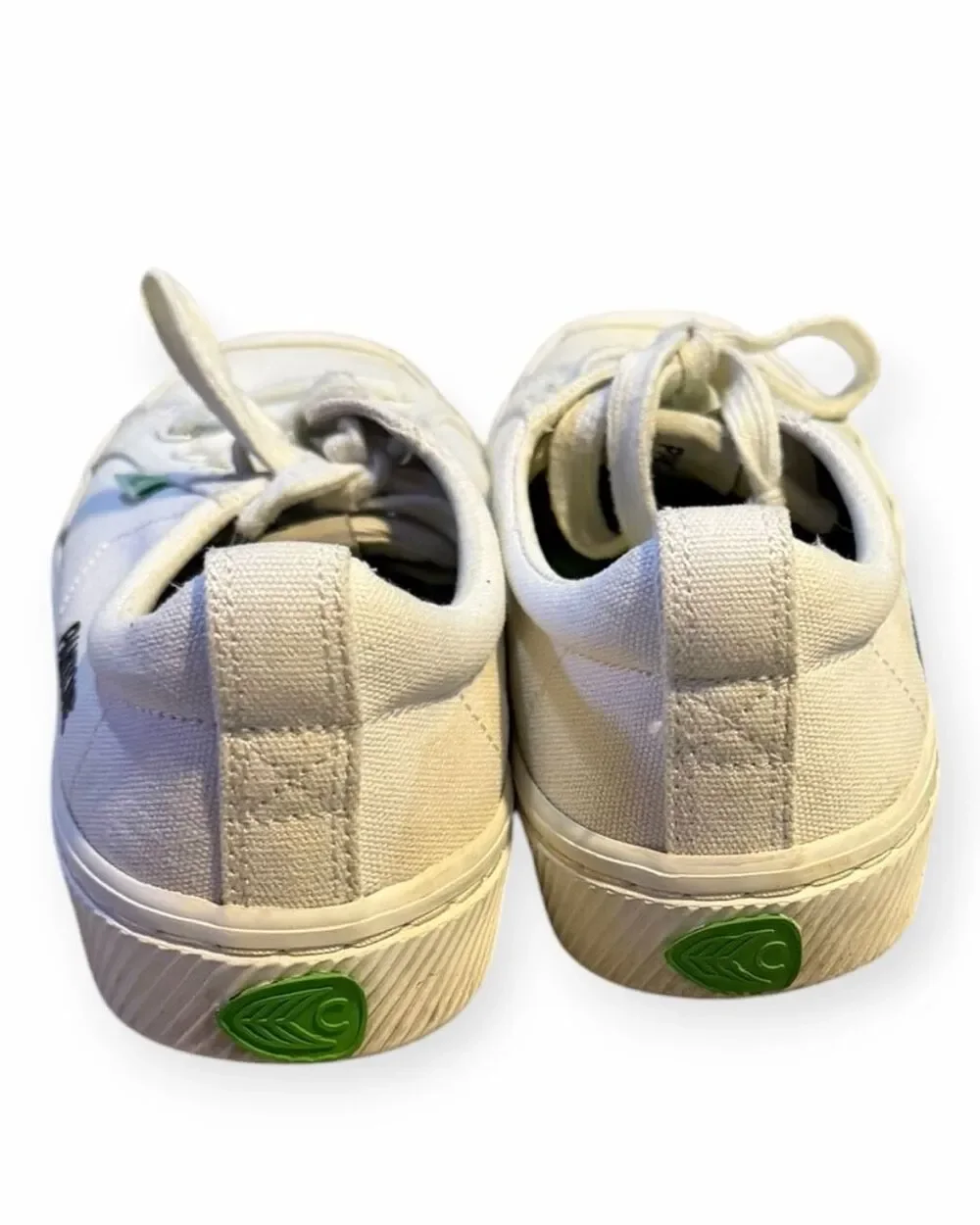 CARIUMA OCA Low x Pantone Snow White Canvas Sneakers Women’s 7.5 Men’s 6